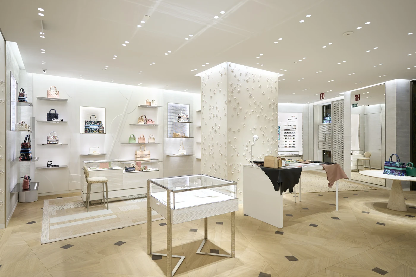 Dior · Boutique Dior Canalejas, Madrid · fotografía 8 de 10 por Mondelo Media