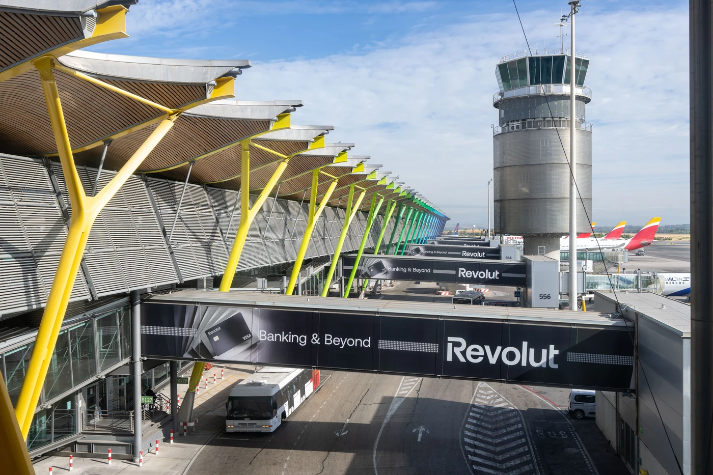 Revolut · Fingers en el aeropuerto de Madrid · fotografía 2 de 9 por Mondelo Media