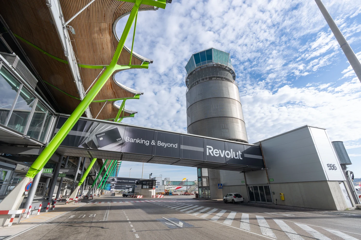 Revolut · Fingers en el aeropuerto de Madrid · fotografía 4 de 9 por Mondelo Media