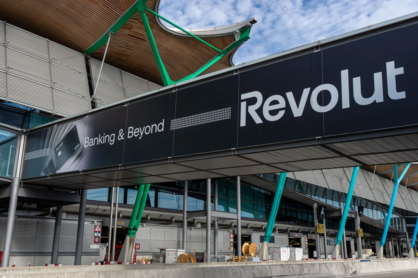 Revolut · Fingers en el aeropuerto de Madrid · fotografía 6 de 9 por Mondelo Media