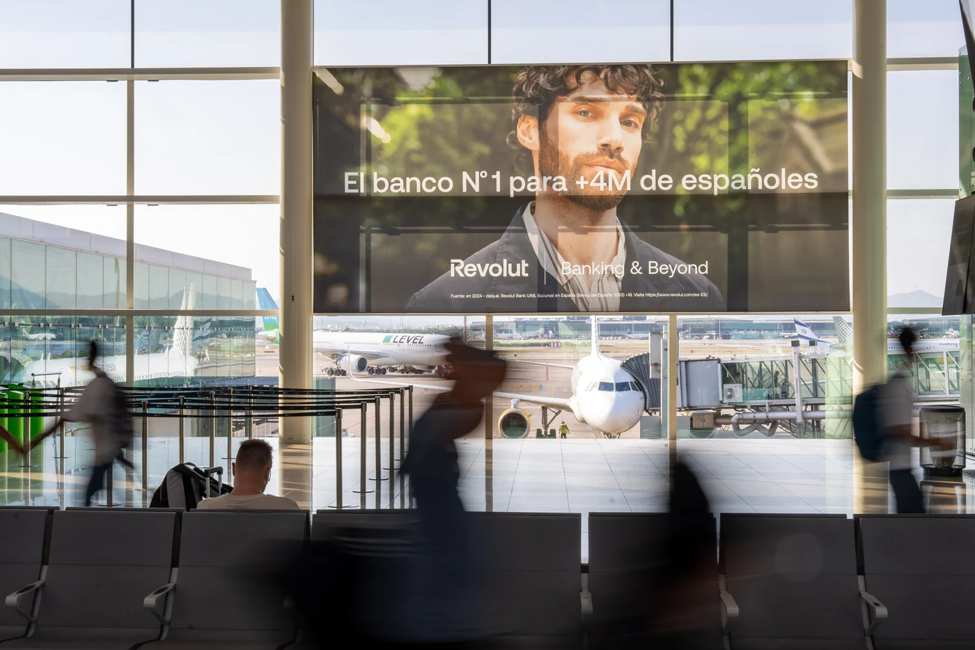 Revolut · Fingers en el aeropuerto de Madrid · fotografía 8 de 9 por Mondelo Media